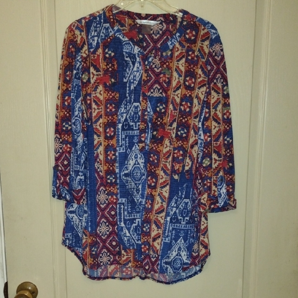 Peter Nygard Blue and Red Graphic 3/4 Sleeve Blouse, Size Large.